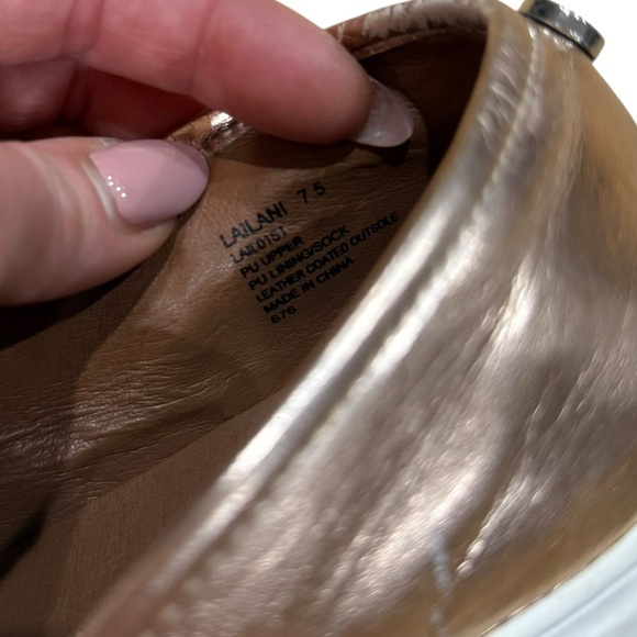 Steve Madden Rose Gold Metallic Flower Sneakers Size 7.5 flats slip on shoes - Picture 10 of 10